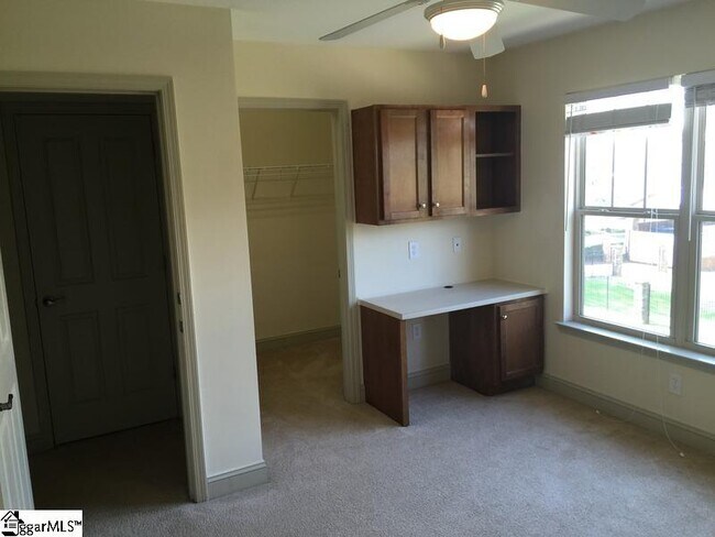 Building Photo - 203 Kelly Rd