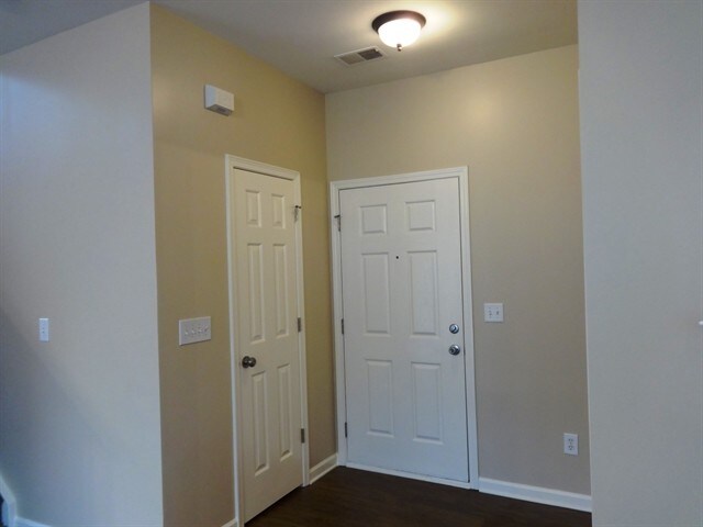 Building Photo - 105 Graduate Ln