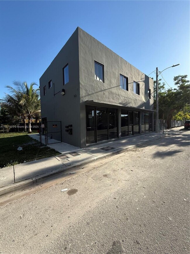 Primary Photo - 214 NW 11th St