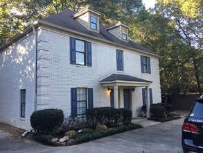 Building Photo - Roommate Needed!!  Walk to the Square! Available NOW...