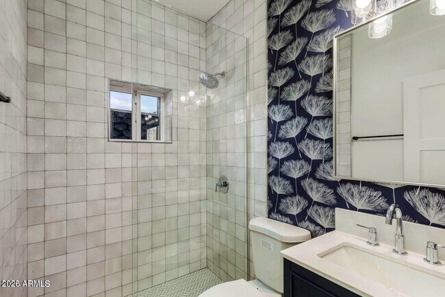 Building Photo - 912 E Roosevelt St