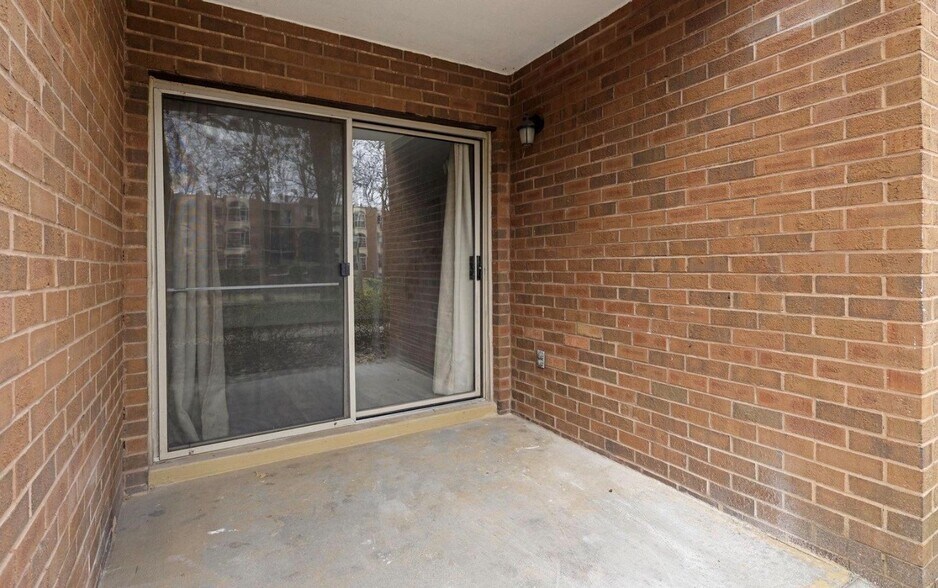 unit access from patio - 3354 Woodburn Rd