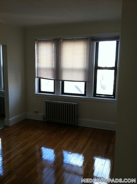 Building Photo - 53 Fellsway W