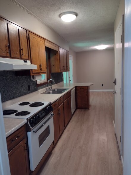 Building Photo - 242 Swain Dr