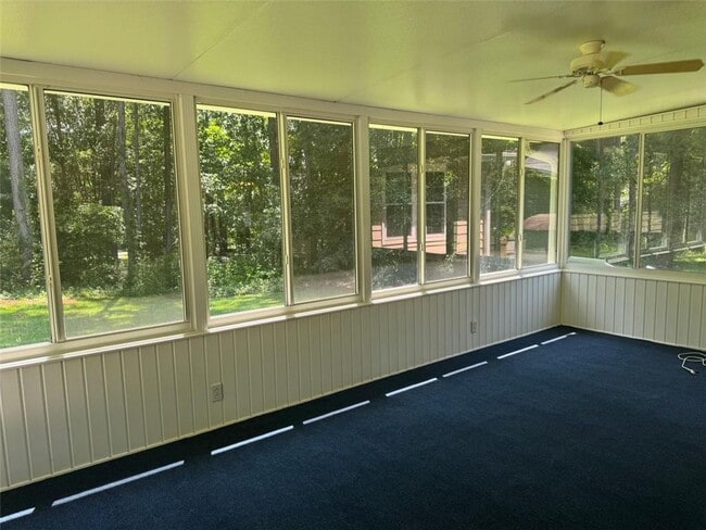 Building Photo - 625 Locust Rd