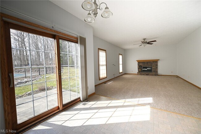Building Photo - 320 Chadwick Dr