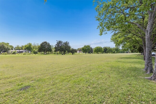 Building Photo - 2345 Park Vista Dr