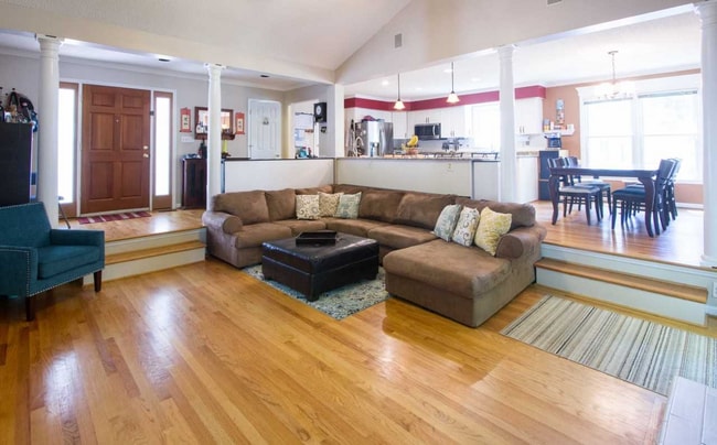 Building Photo - 3 bedroom home - great backyard - Lake Jeanette