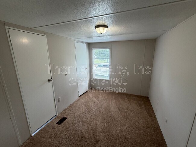 Building Photo - 39 Travis Ln