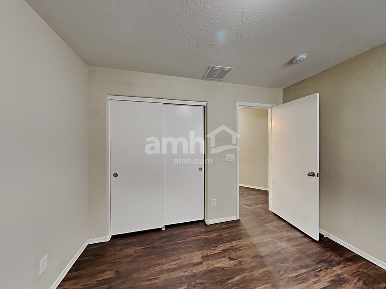 Building Photo - 25780 W Elwood St