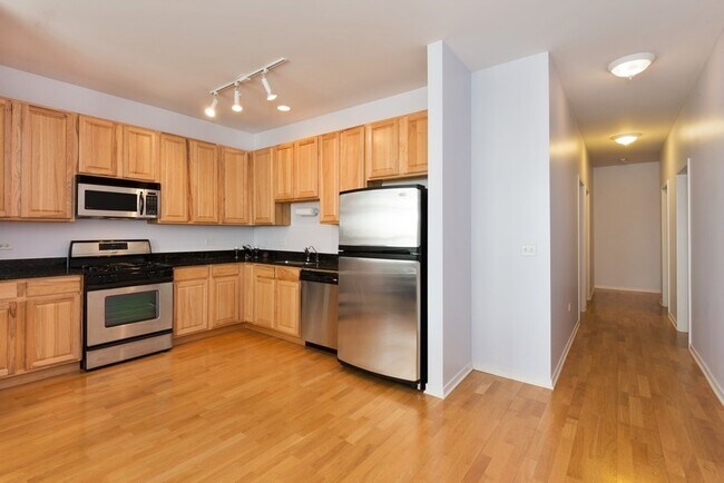 Building Photo - 2933 N Clybourn Ave