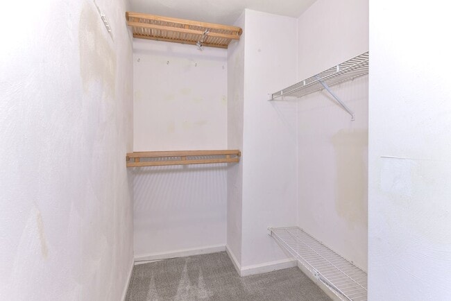 Building Photo - Convenient Coventry Townhome
