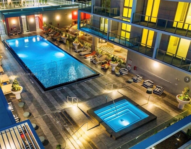 Building Photo - 2000 Metropica Wy