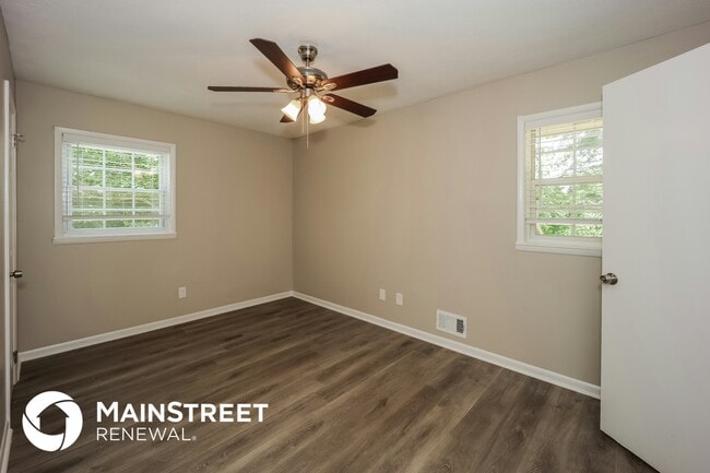 Building Photo - 8904 Channing Dr