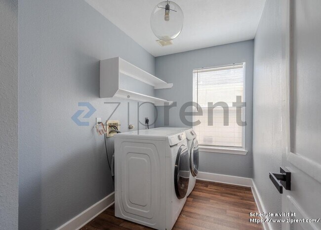 Building Photo - 11944 Chanteloup Dr