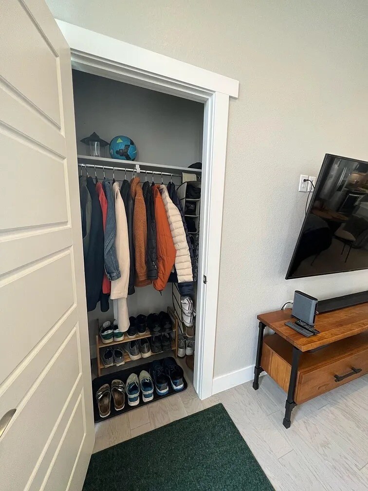 Entry Closet - 2860 W Parkside Pl