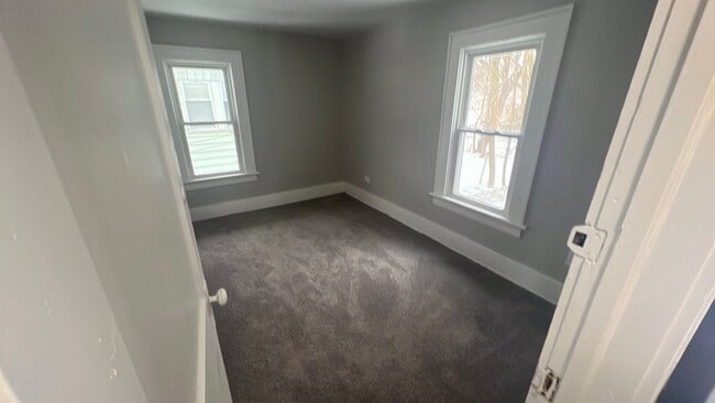 Building Photo - 943 Delia Ave