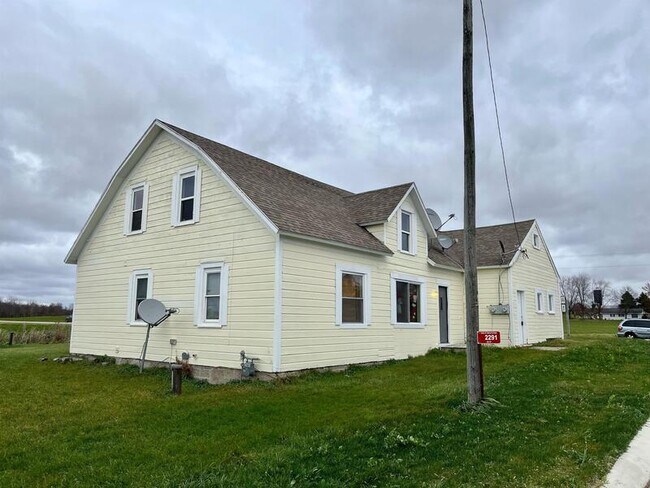 Building Photo - 2291 1/2 Day Street - Upper