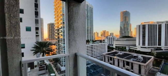 Building Photo - 500 Brickell Ave