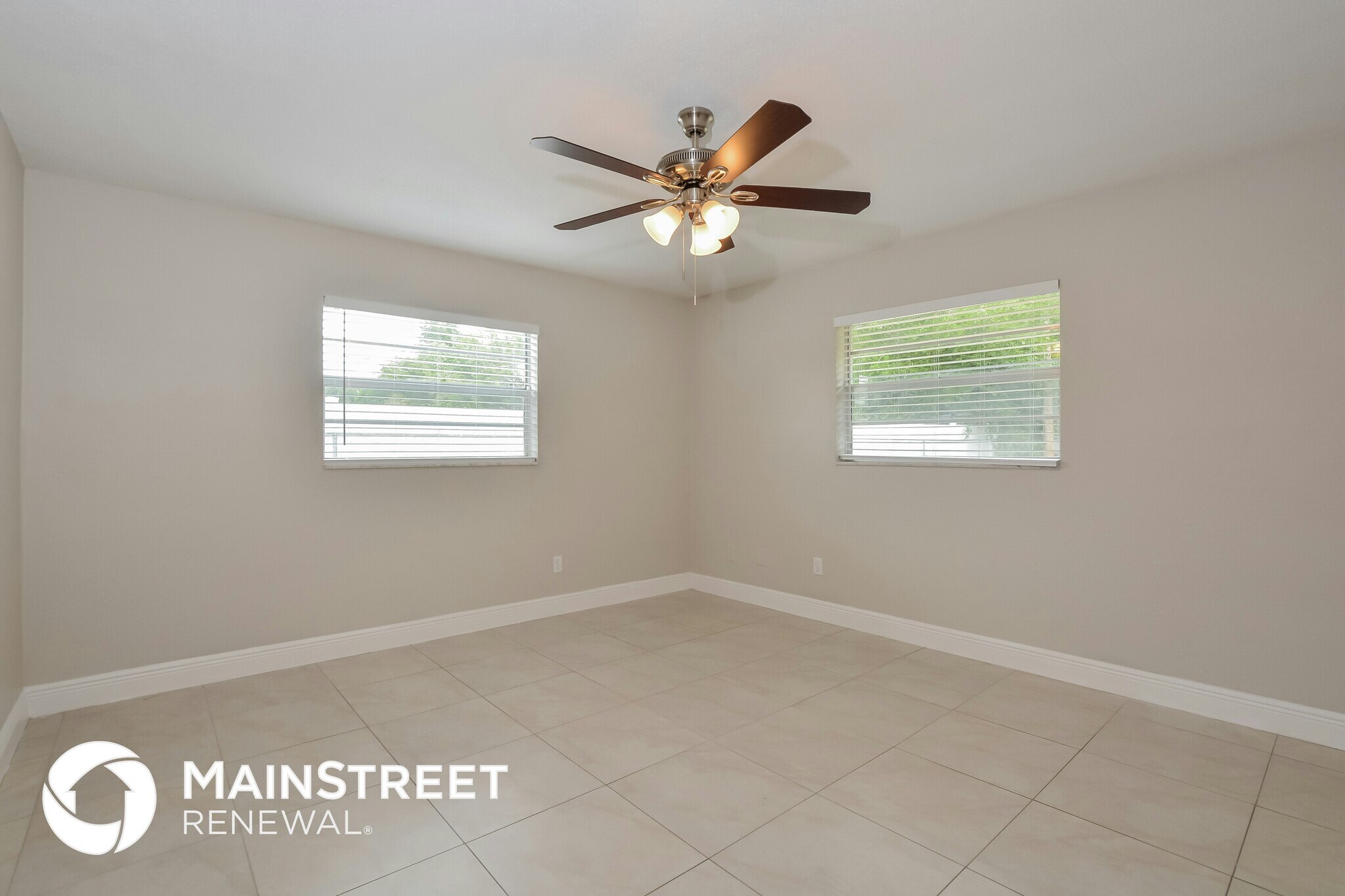 Building Photo - 1089 E Hancock Dr