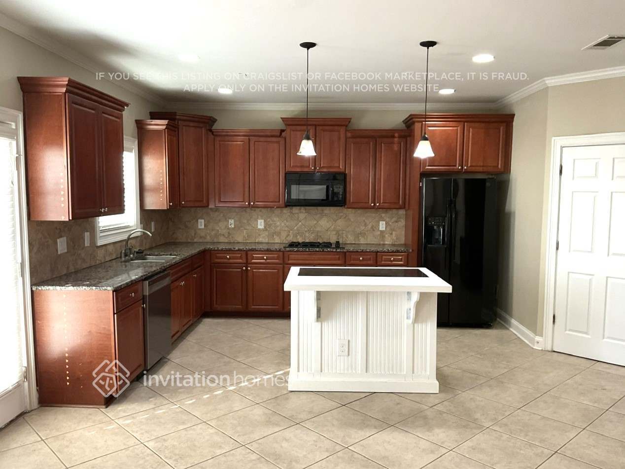 Building Photo - 5571 Boreal Way SW