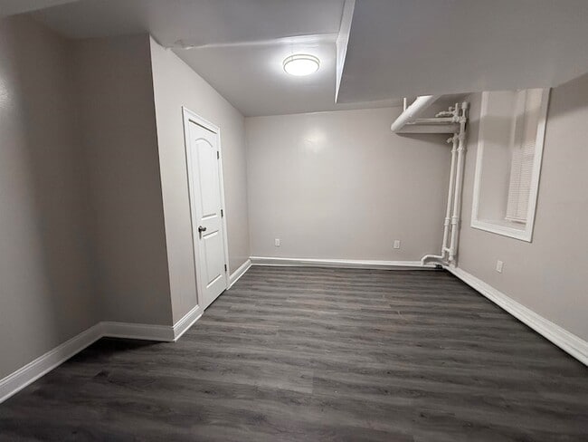 Building Photo - 546 Bergen Ave