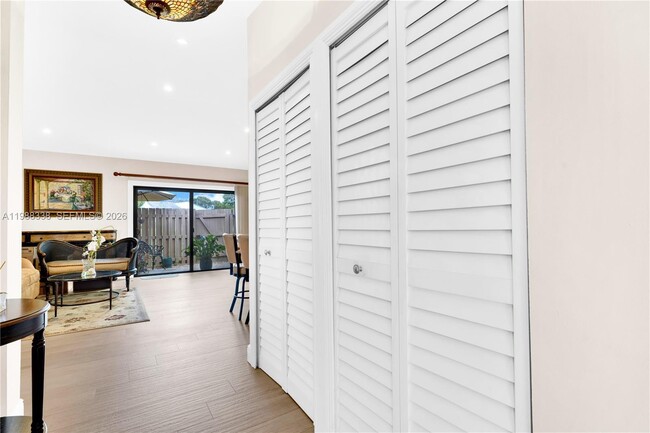 Building Photo - 10909 SW 113th Pl