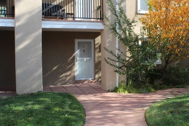 Building Photo - 663 Bishops Lodge Rd