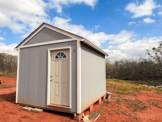 Building Photo - 303 R C Thompson Rd