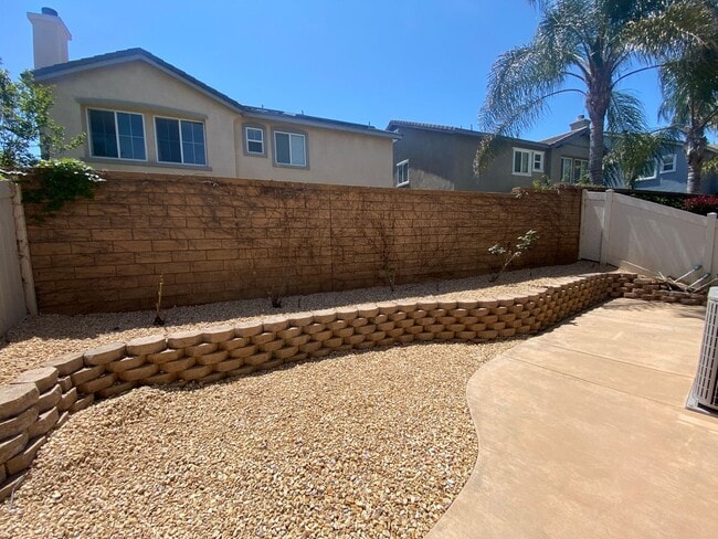 Building Photo - Cute & Clean Murrieta 3 Bedroom Home!