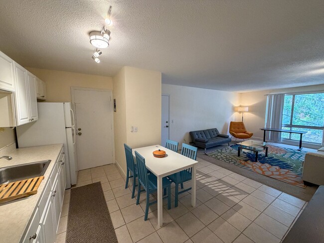 Building Photo - Summit House J-22