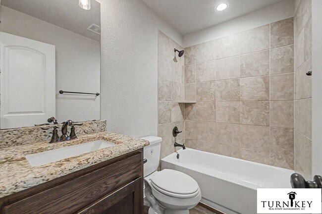 Building Photo - 158-160 Crossbow Ct