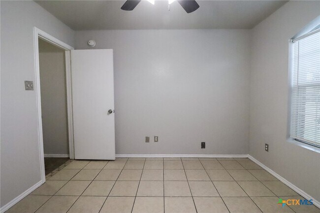 Building Photo - 1705 Liberty Hill Dr