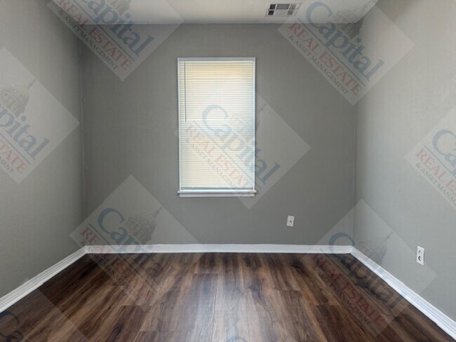 Building Photo - 4422 NE 16th Terrace