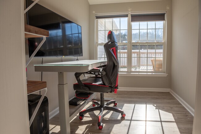 Building Photo - 5464 Daniel Ray Dr