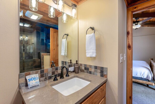 Building Photo - 57314 Approach Ln