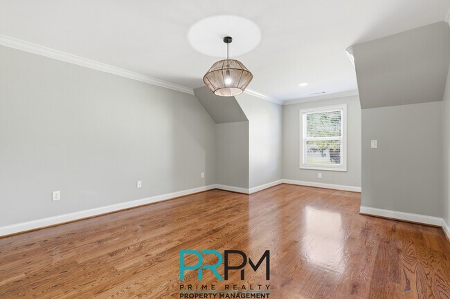 Building Photo - 129 Griffith Hill Way