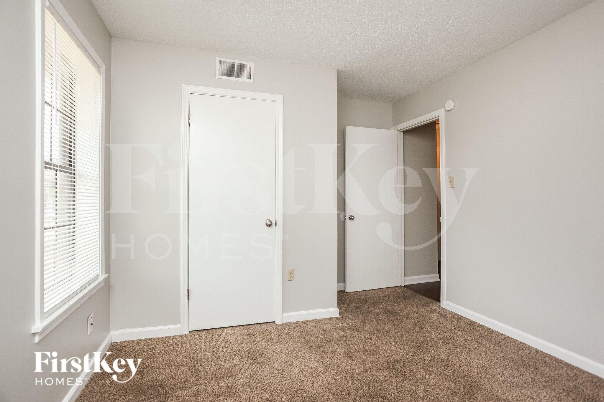 Building Photo - 4834 Walden Glen St