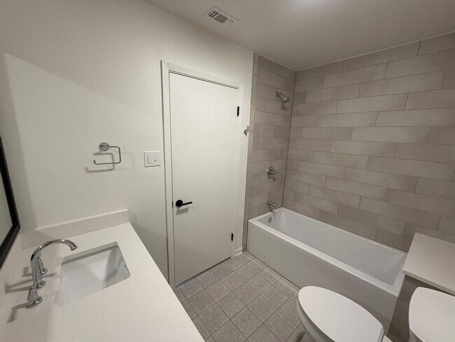 Building Photo - 209 W Mimosa Cir