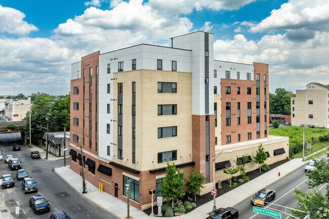 Building Photo - 72 S Essex Ave