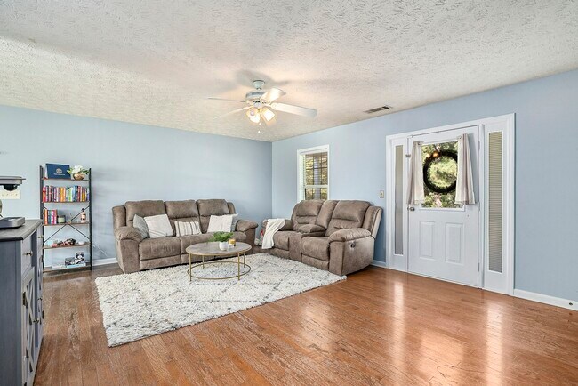 Building Photo - 110 Cactus Ln