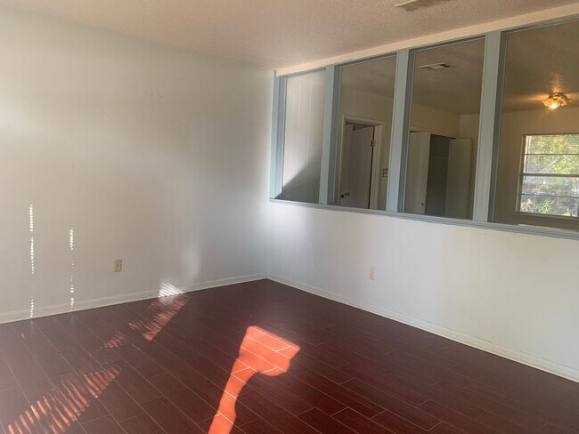 Building Photo - 7910 Mustang Dr