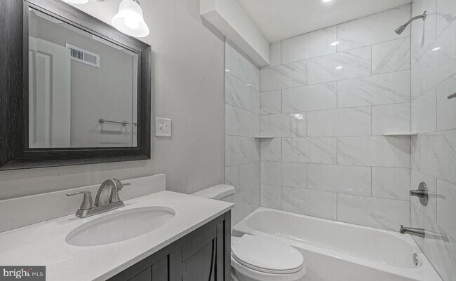 Building Photo - 1702 N Gratz St