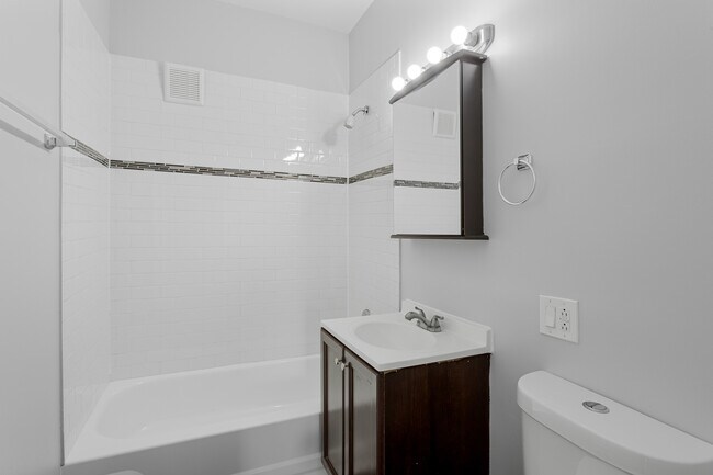 Building Photo - 3635 W Dickens Ave