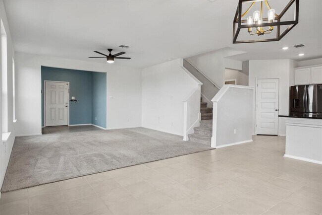 Building Photo - 925 Yellow Ribbon Trl