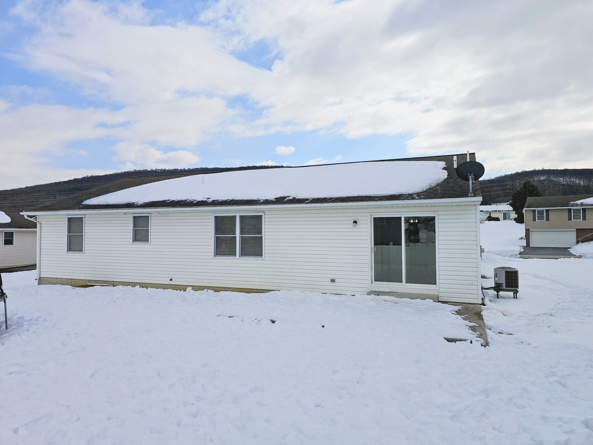 Building Photo - 13 Overlook Ln