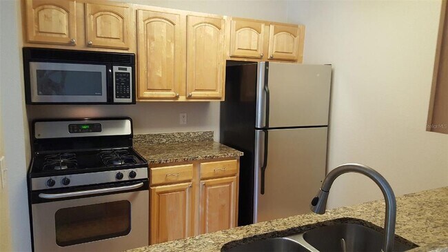 Building Photo - 2035 Dixie Belle Dr