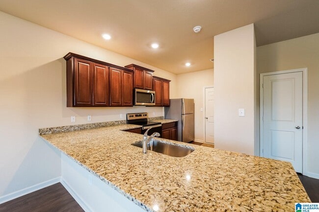 Building Photo - 525 Clover Cir