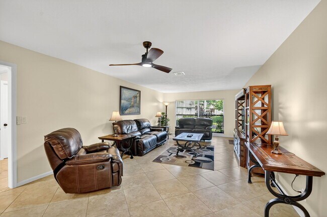 Building Photo - 4677 Robinwood Cir