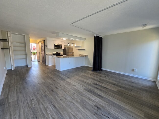 Building Photo - 3071 Huntleigh Dr